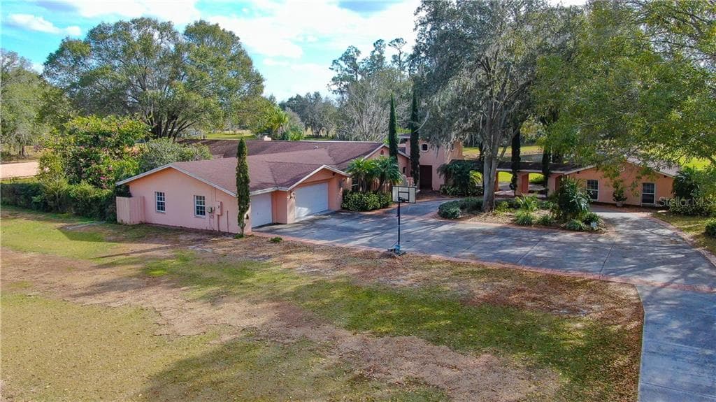 329 E COUNTY LINE ROAD LUTZ, FL 33549