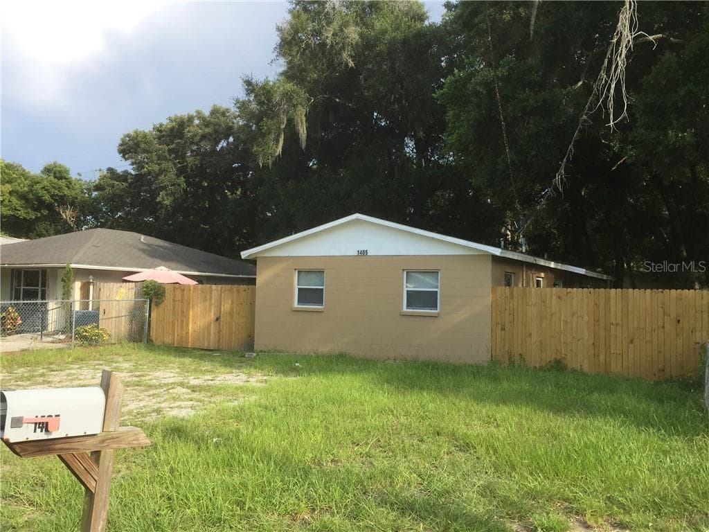 1405 E HOLLAND AVENUE UNIT AB TAMPA, FL 33612