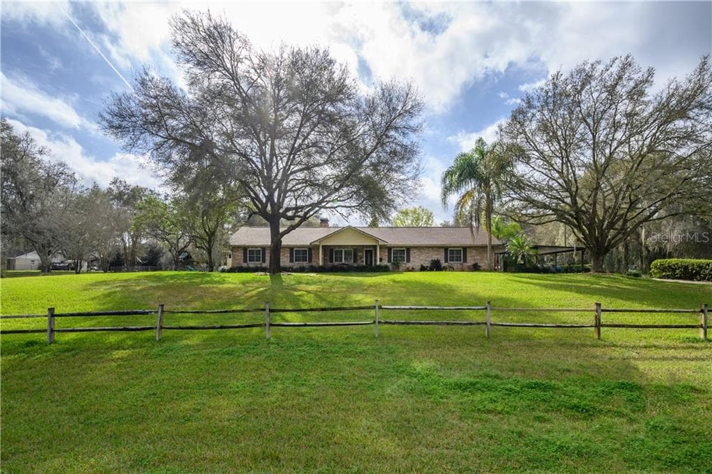 13525 N 301ST HIGHWAY THONOTOSASSA, FL 33592