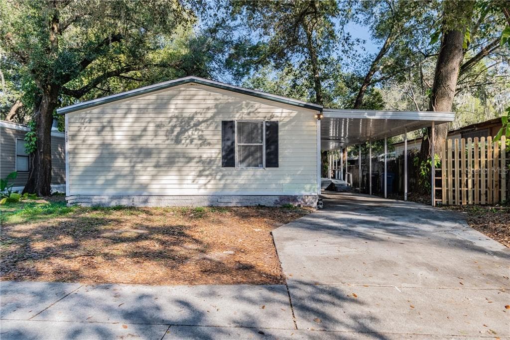 10625 BAY HILLS CIRCLE THONOTOSASSA, FL 33592