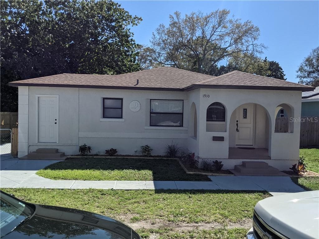 1910 MELROSE AVENUE S ST PETERSBURG, FL 33712