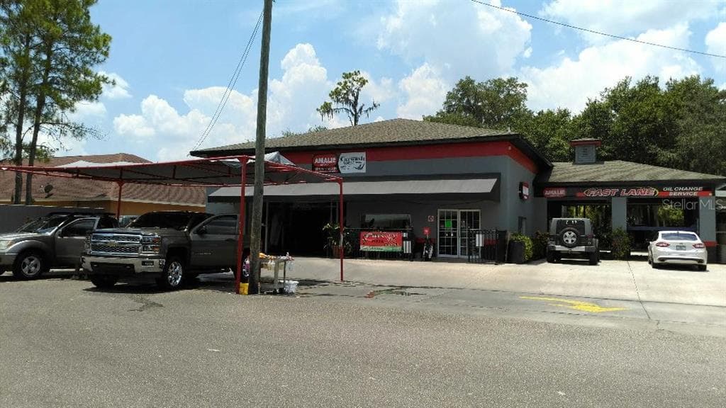 3618 LITHIA PINECREST VALRICO, FL 33596