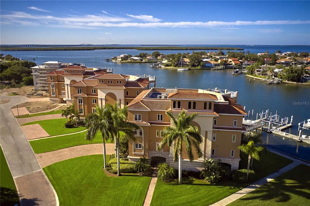 48 BAYVIEW COURT S UNIT C ST PETERSBURG, FL 33711
