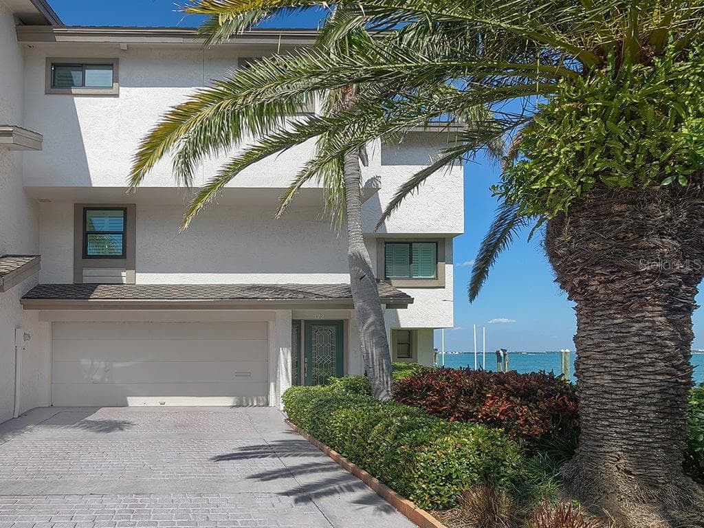 172 MARINA DEL REY COURT CLEARWATER, FL 33767