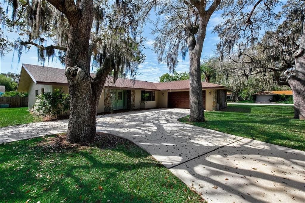 1455 S RIDGELANE CIRCLE CLEARWATER, FL 33755