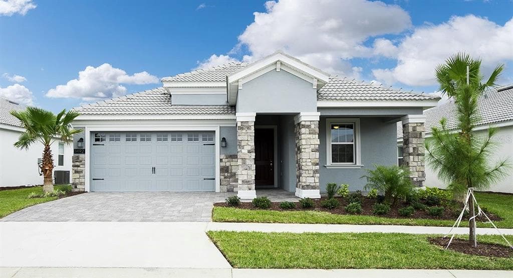 8879 FALLEN OAK DRIVE CHAMPIONS GATE, FL 33896