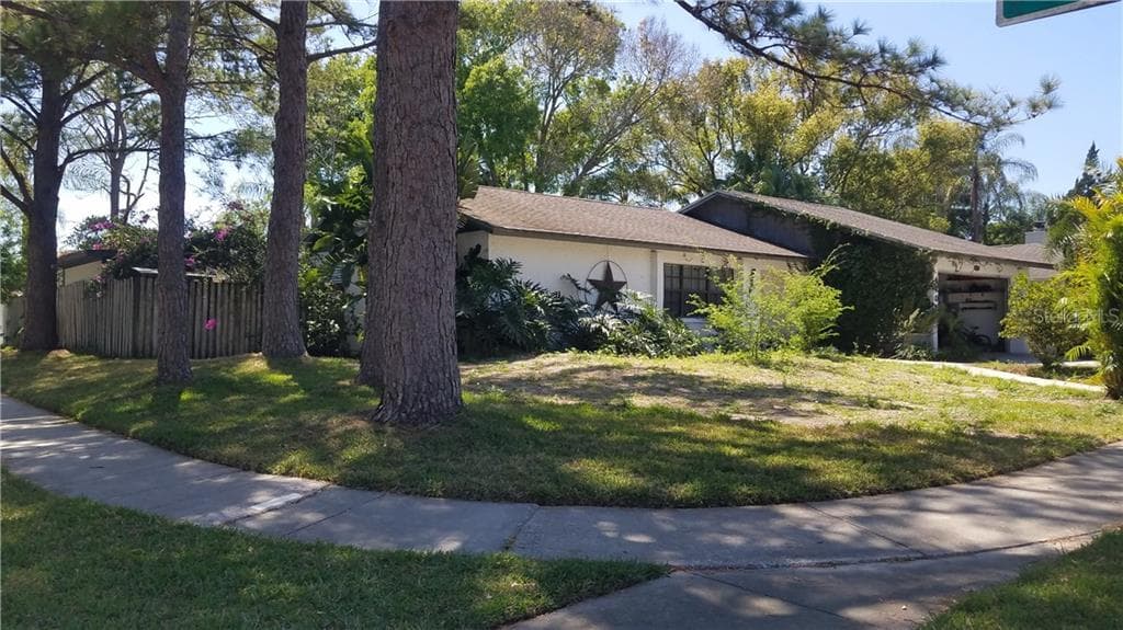 4702 COUNTRY HILLS DRIVE TAMPA, FL 33624
