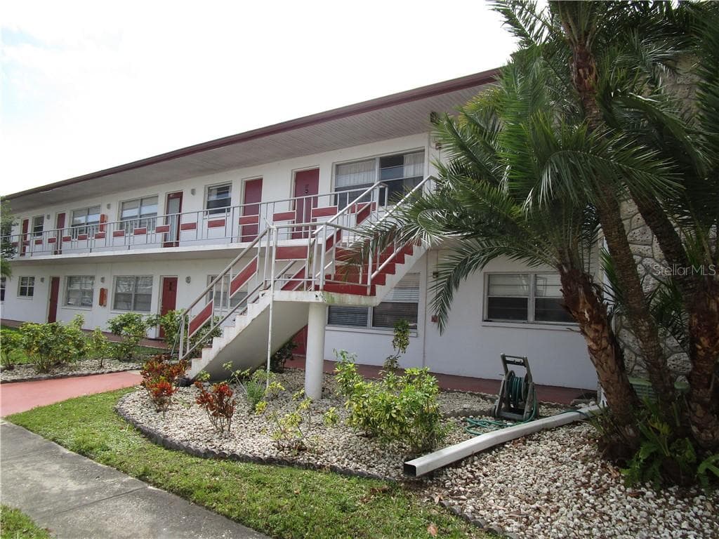 2050 58TH AVENUE N UNIT 27 ST PETERSBURG, FL 33714