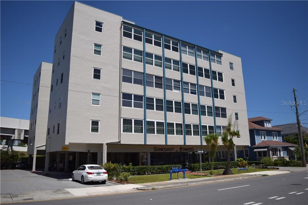 841 4TH AVENUE N UNIT 61 ST PETERSBURG, FL 33701