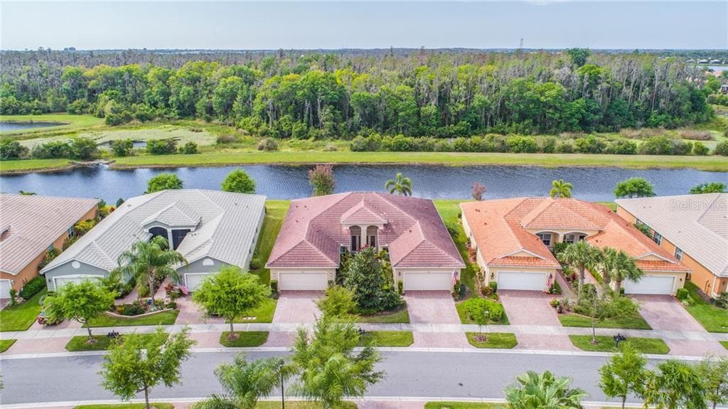 15840 AURORA LAKE CIRCLE WIMAUMA, FL 33598