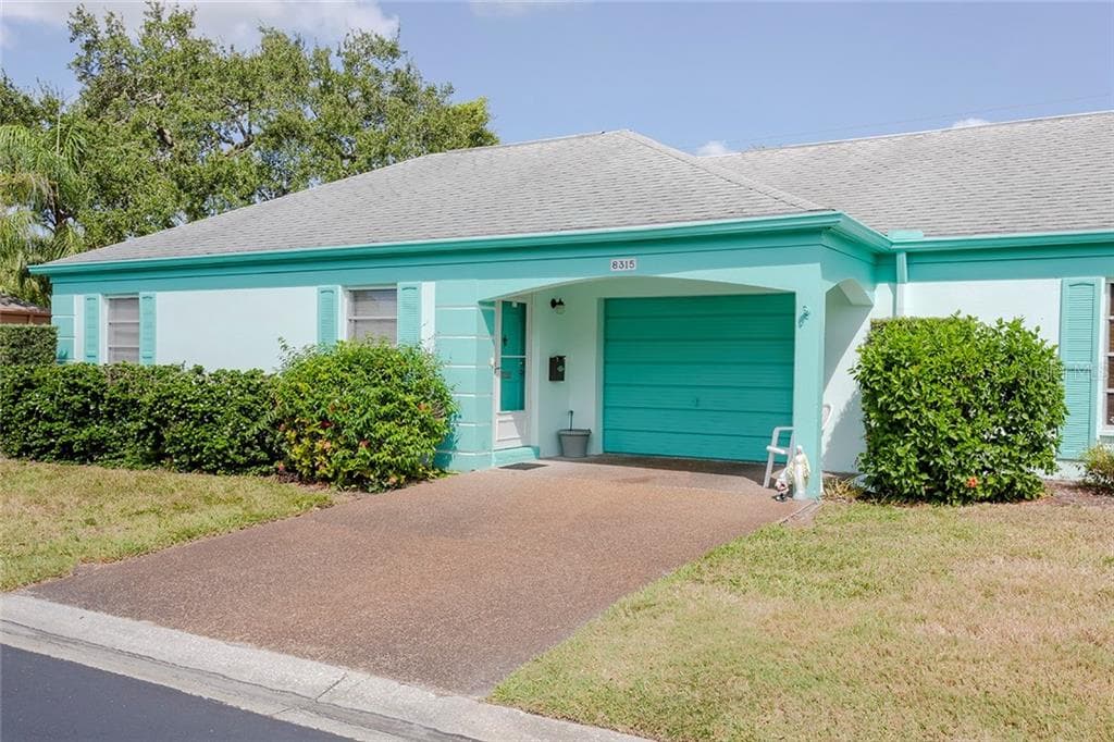 8315 ANNWOOD RD SEMINOLE, FL 33777