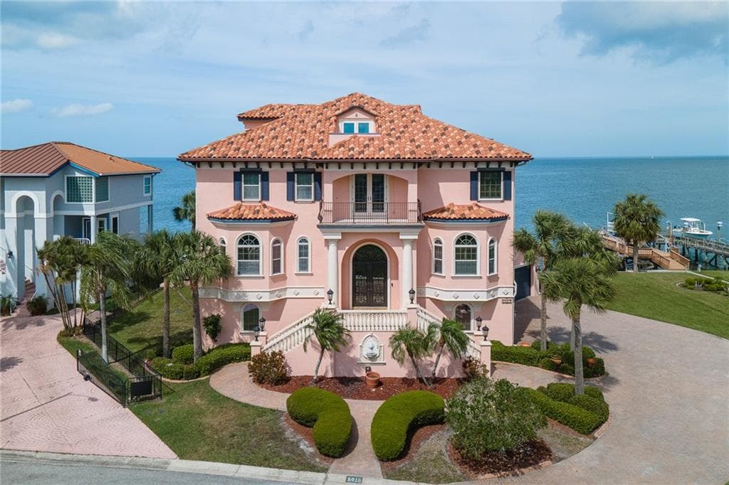 5015 WESTSHORE DRIVE NEW PORT RICHEY, FL 34652