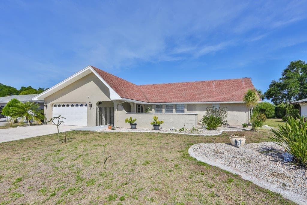 1517 NEW BEDFORD DRIVE SUN CITY CENTER, FL 33573