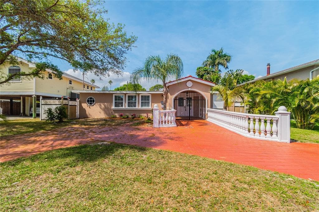 4026 HUNTINGTON STREET NE ST PETERSBURG, FL 33703
