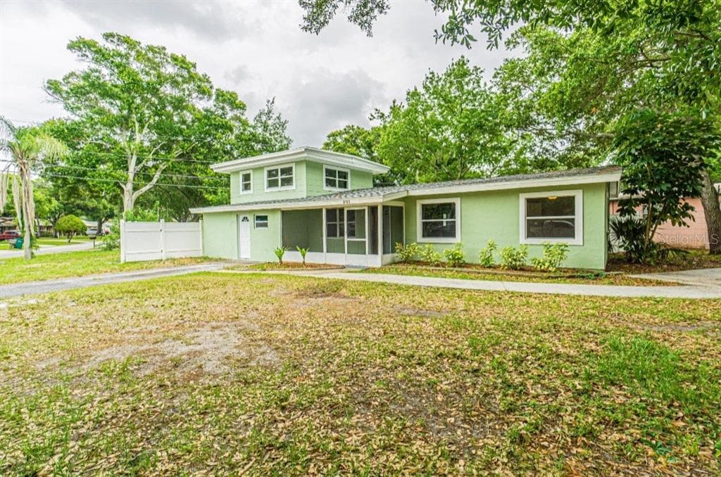 201 EMERALD LANE