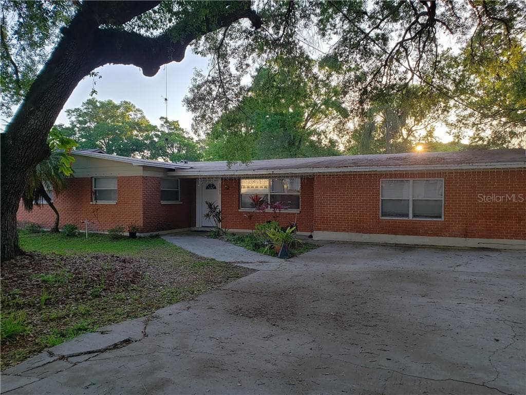 6909 N OREGON AVENUE TAMPA, FL 33604