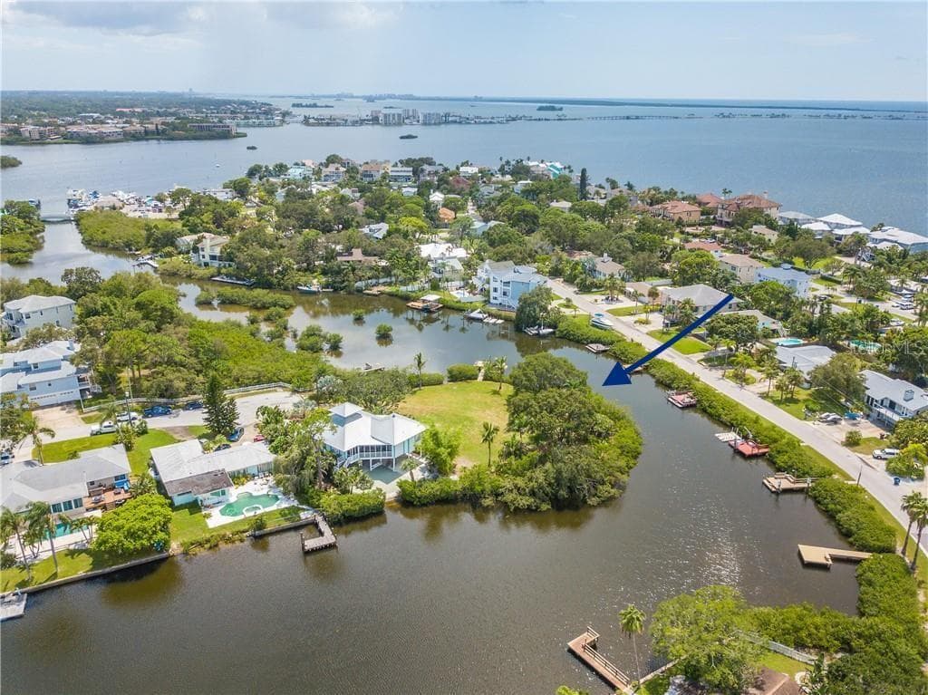 300 HILLPOINT DRIVE PALM HARBOR, FL 34683