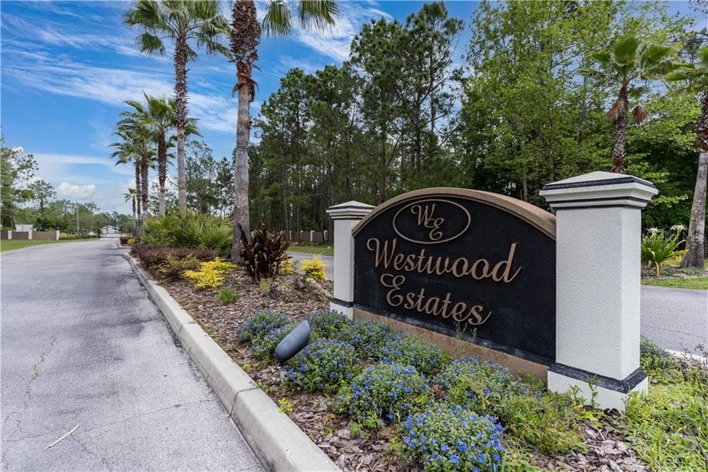 8631 SPRING FOREST LANE WESLEY CHAPEL, FL 33544