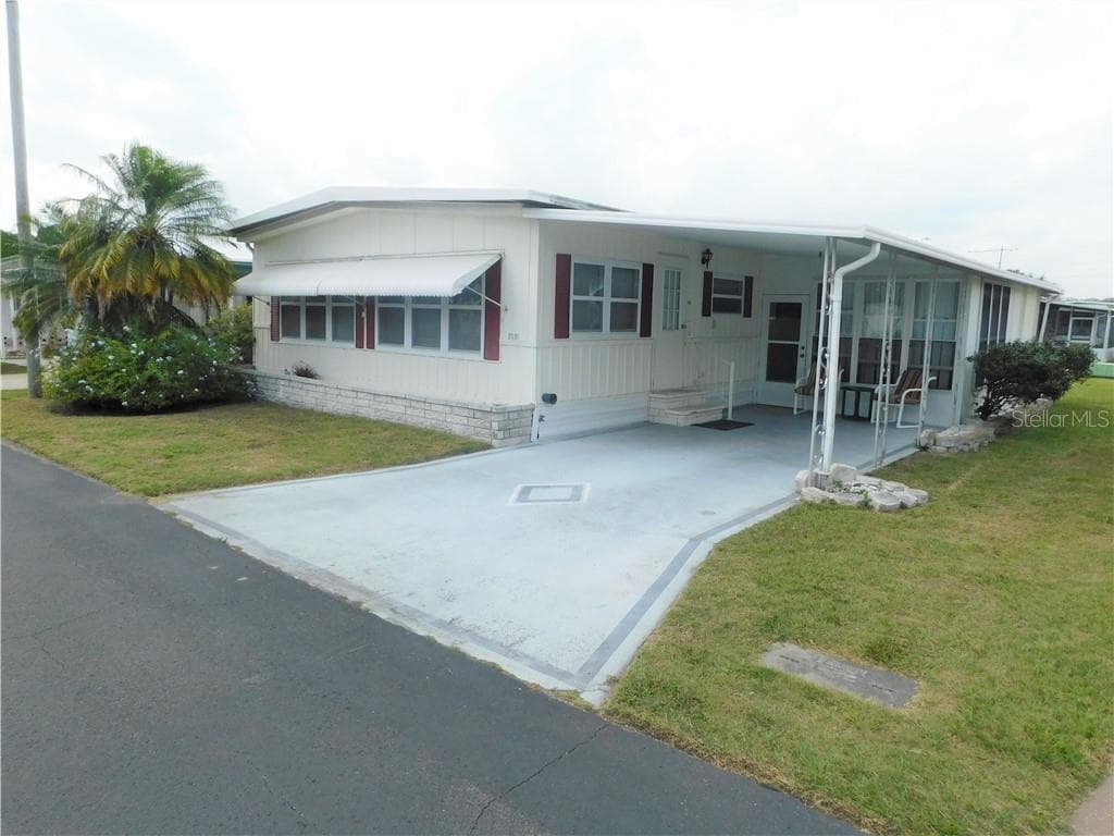 37101 LOIS AVENUE ZEPHYRHILLS, FL 33542