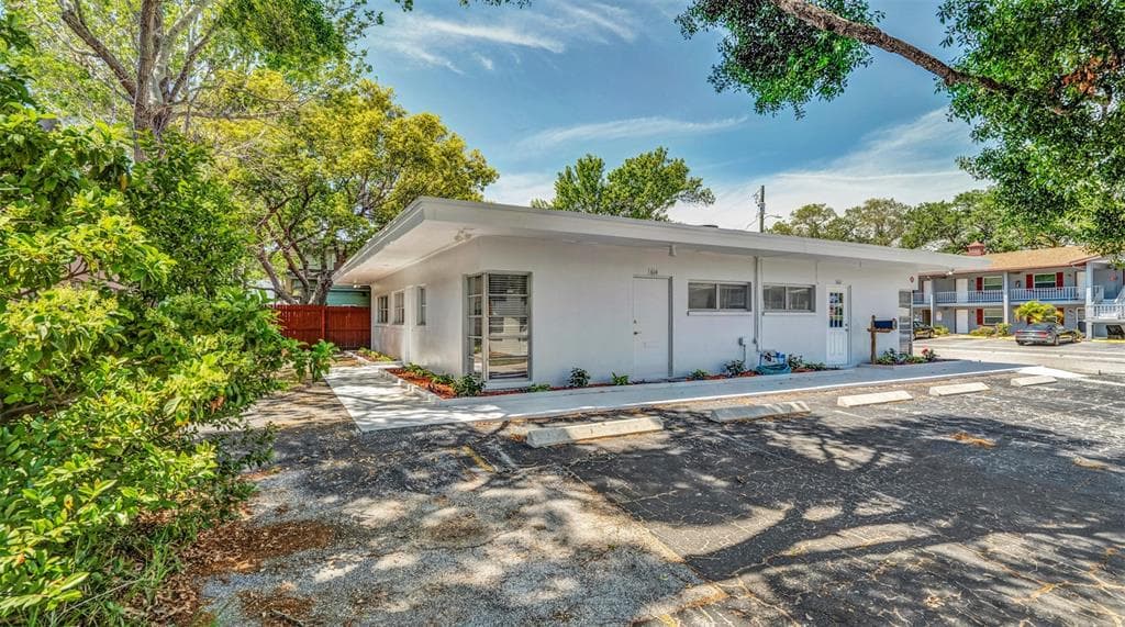 612 S LINCOLN AVENUE CLEARWATER, FL 33756