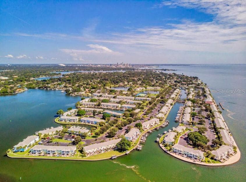 5202 BEACH DRIVE SE UNIT B ST PETERSBURG, FL 33705