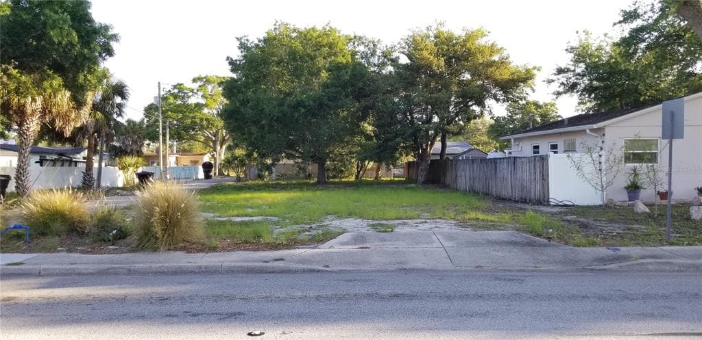 1541 54TH AVENUE N ST PETERSBURG, FL 33703