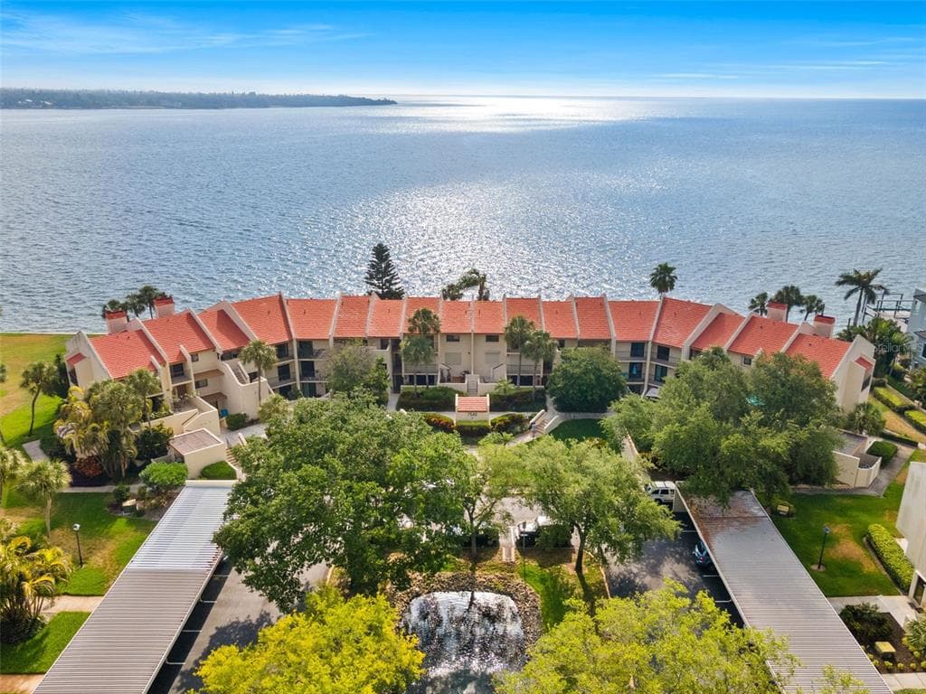 7540 SUNSHINE SKYWAY LANE S UNIT 220 ST PETERSBURG, FL 33711