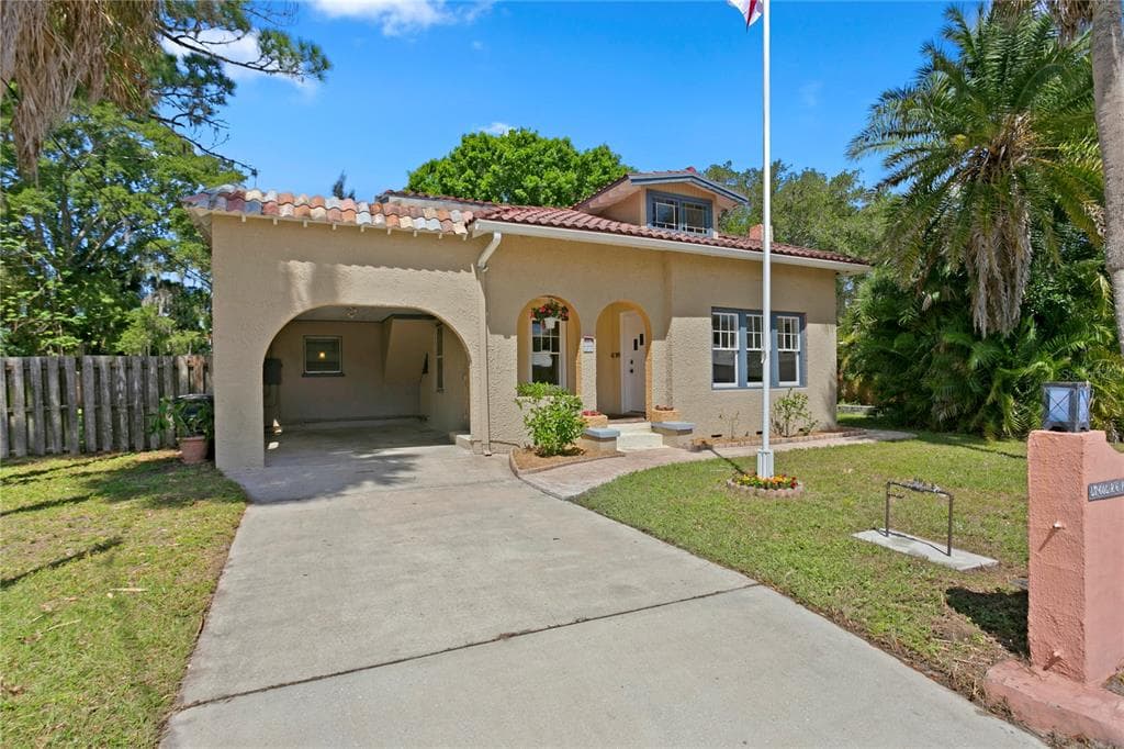 235 COLONIA LANE E NOKOMIS, FL 34275