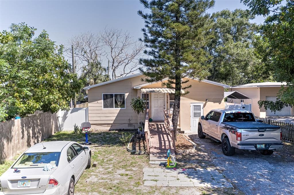 2739 16TH AVENUE N ST PETERSBURG, FL 33713
