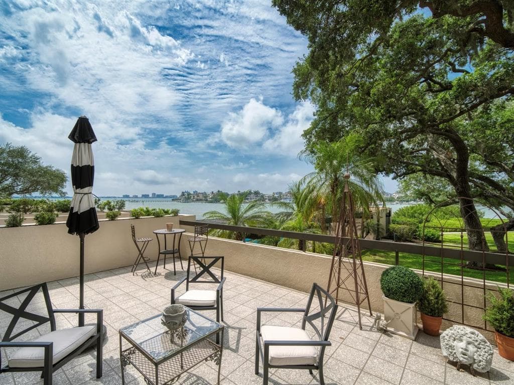 4 BELLEVIEW BOULEVARD UNIT 108 BELLEAIR, FL 33756