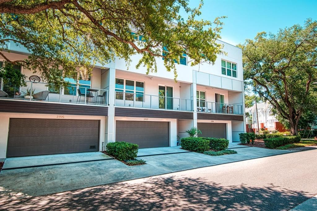 2707 W MARLIN AVENUE