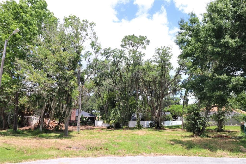 SIX POINT COURT LAKELAND, FL 33811