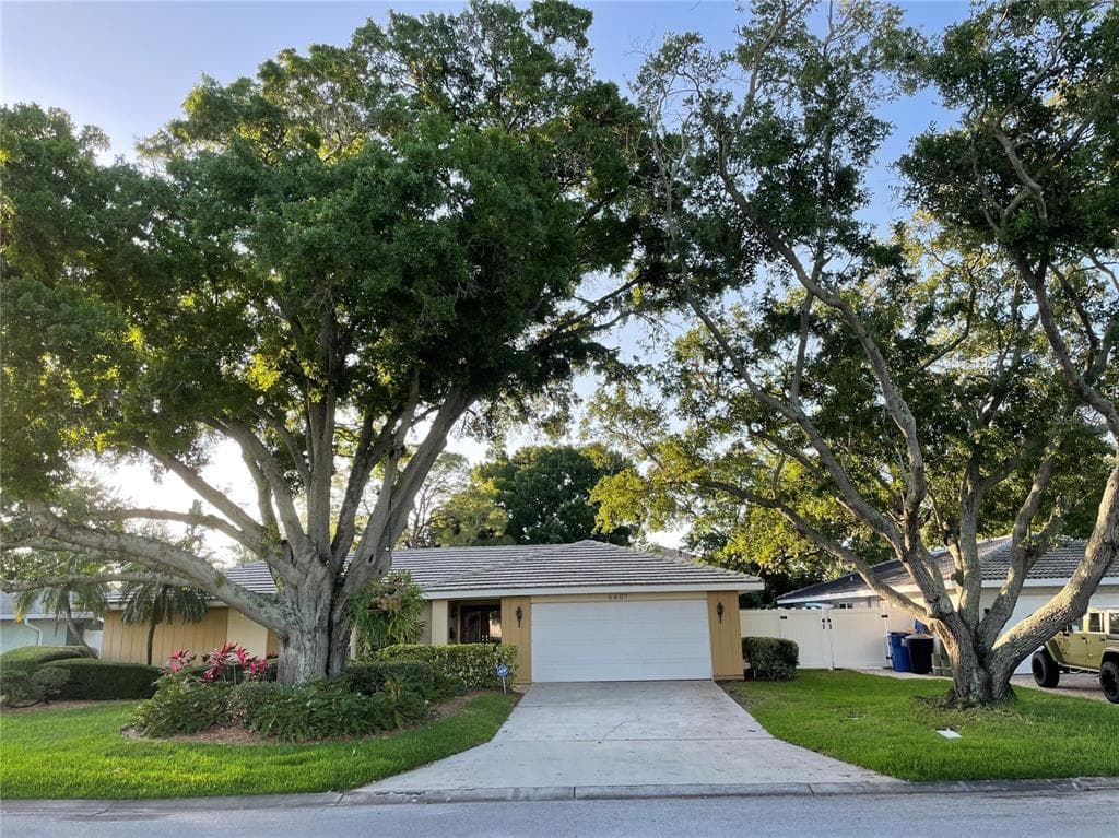 6601 TANGLEWOOD DRIVE NE ST PETERSBURG, FL 33702