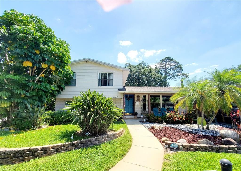 7702 W POCAHONTAS AVENUE TAMPA, FL 33615