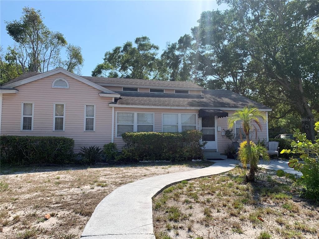 427 KINGSTON STREET S ST PETERSBURG, FL 33711