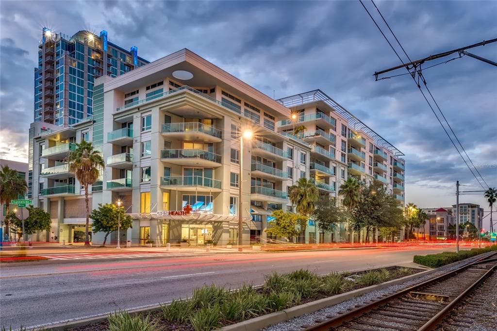 111 N 12TH STREET UNIT 1517 TAMPA, FL 33602