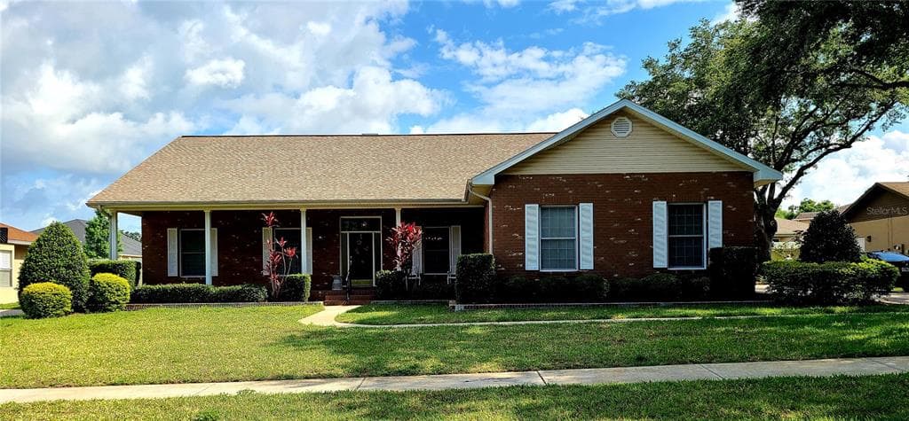 1116 HUNT CLUB LANE