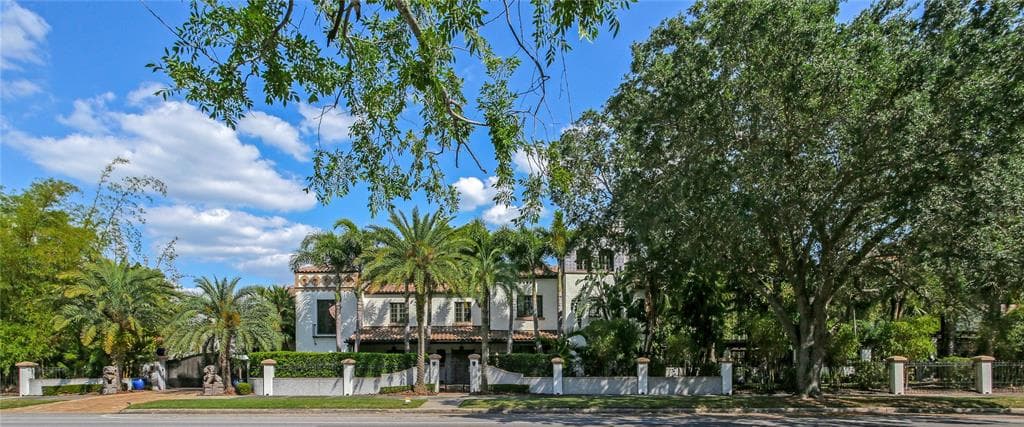 131 W DAVIS BOULEVARD TAMPA, FL 33606