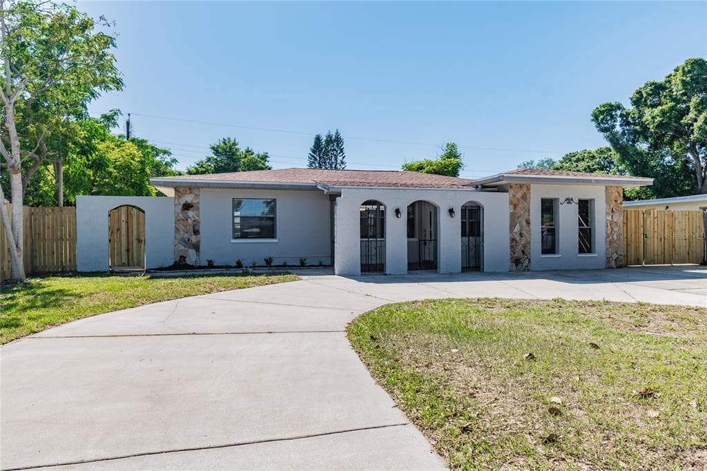 1613 VALENCIA DRIVE W LARGO, FL 33778