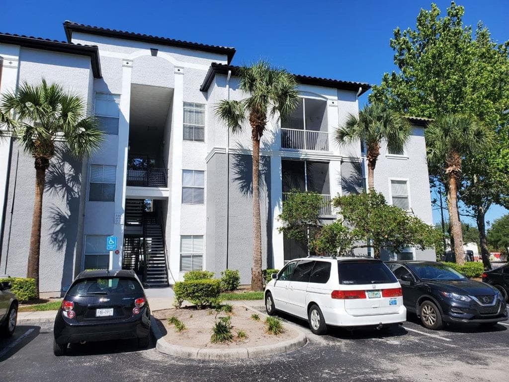 5507 LEGACY CRESCENT PLACE UNIT 301 RIVERVIEW, FL 33578