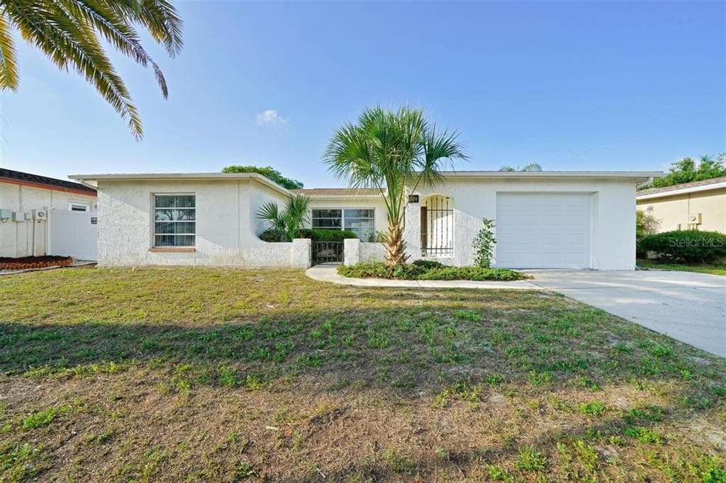 8124 PENWOOD DRIVE PORT RICHEY, FL 34668