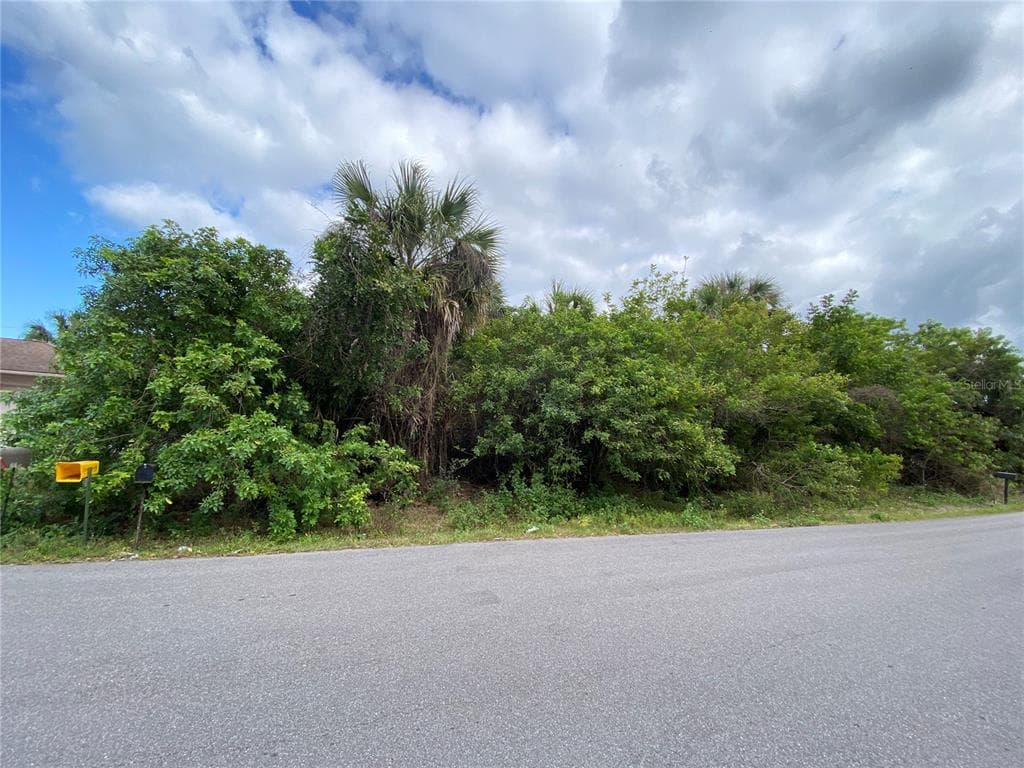 2102 CARPETGREEN ST PORT CHARLOTTE, FL 33948