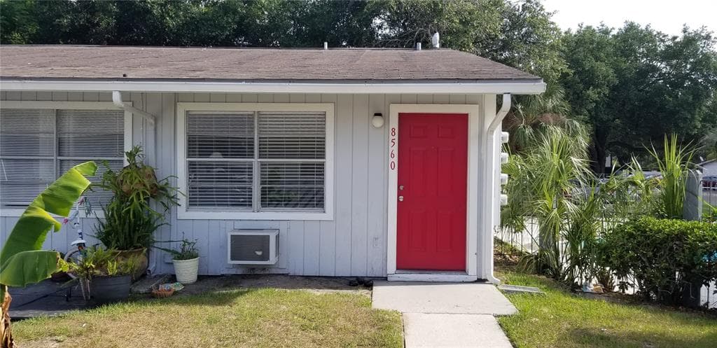 8560 CHANNELVIEW CIRCLE TAMPA, FL 33614