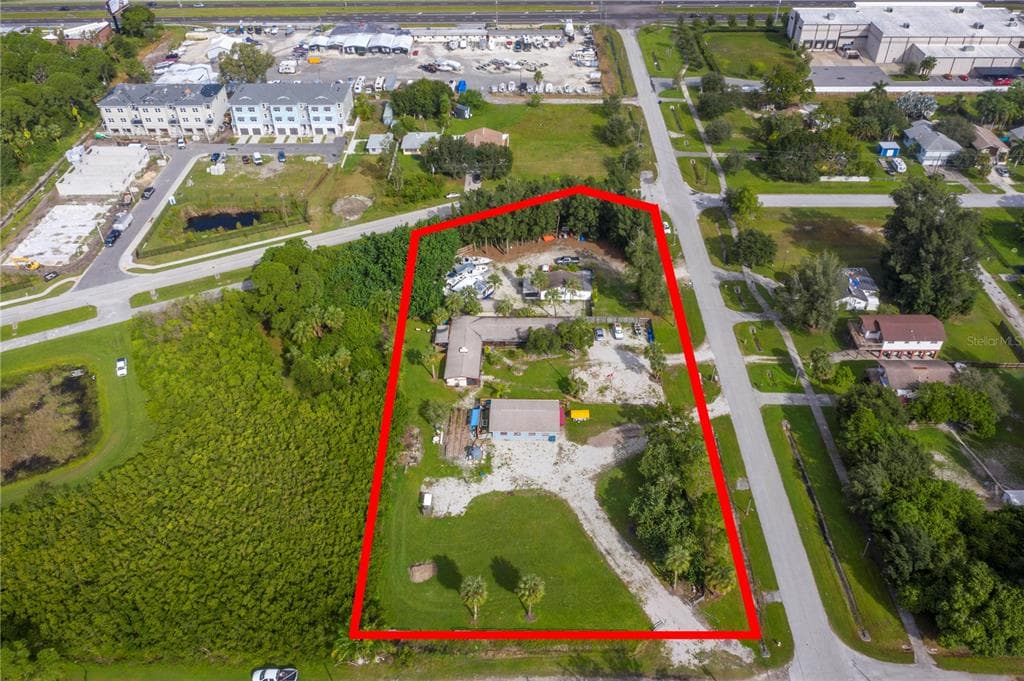 10692 SNUG HARBOR ROAD NE ST PETERSBURG, FL 33702