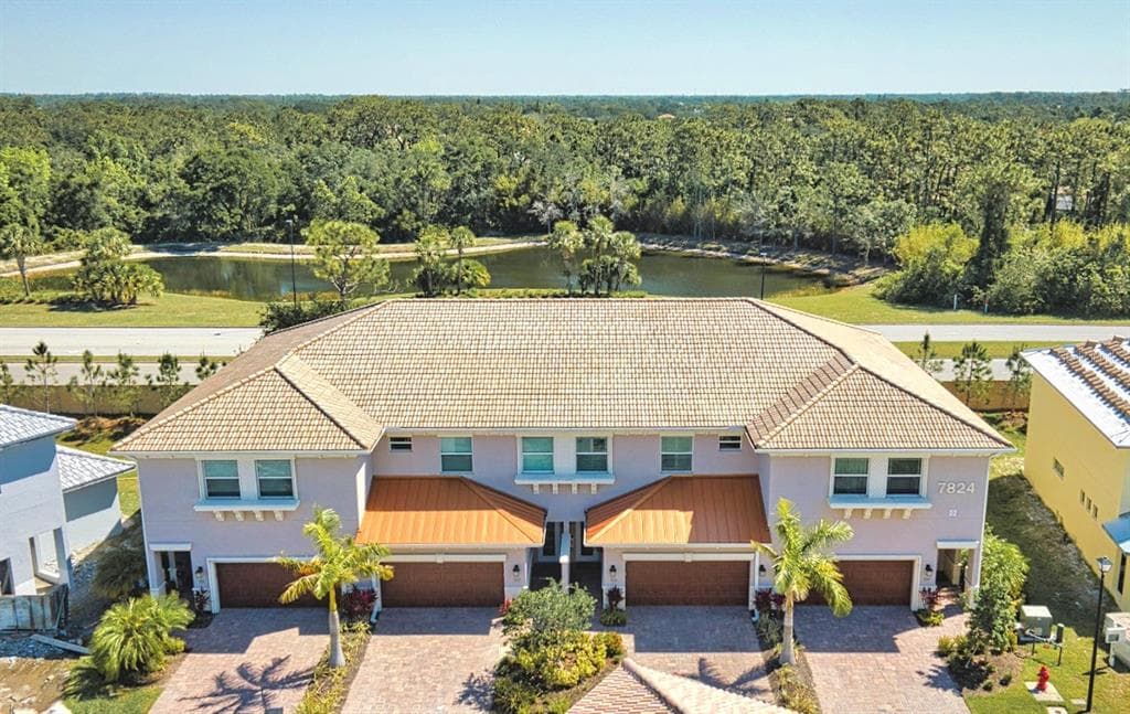 7730 HIDDEN CREEK LOOP UNIT 101 LAKEWOOD RANCH, FL 34202