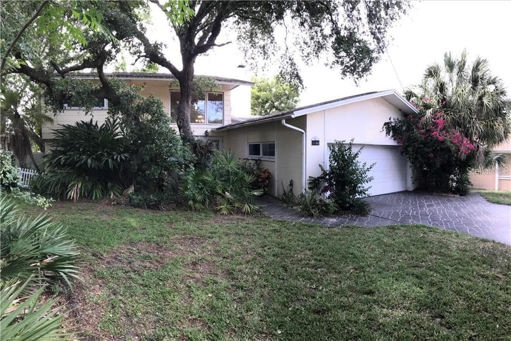 1166 HICKORY DRIVE