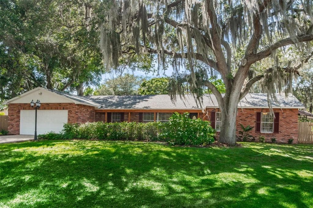 819 STRAWBERRY LANE BRANDON, FL 33511