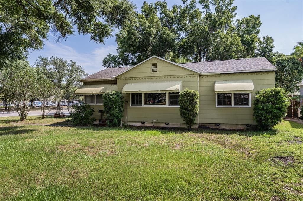921 W CANDLEWOOD AVENUE TAMPA, FL 33603