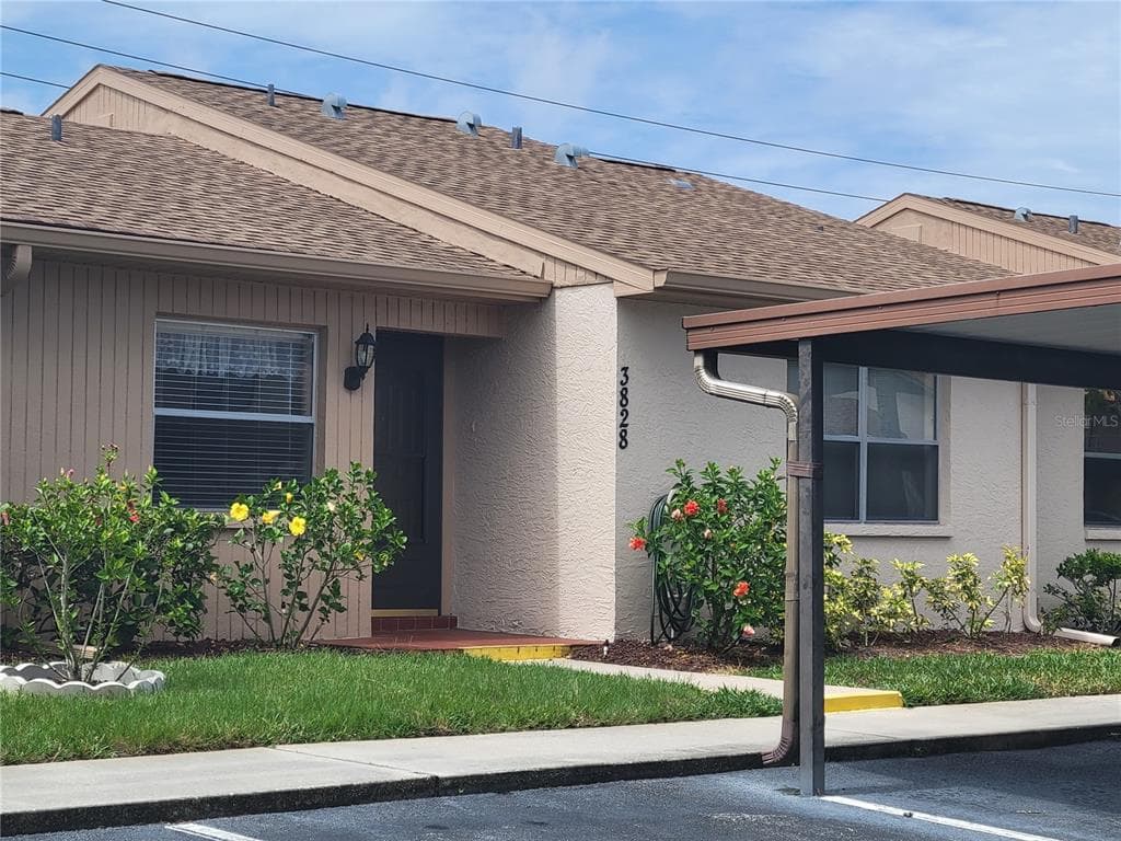 3828 SAILMAKER LANE UNIT 2105 HOLIDAY, FL 34691
