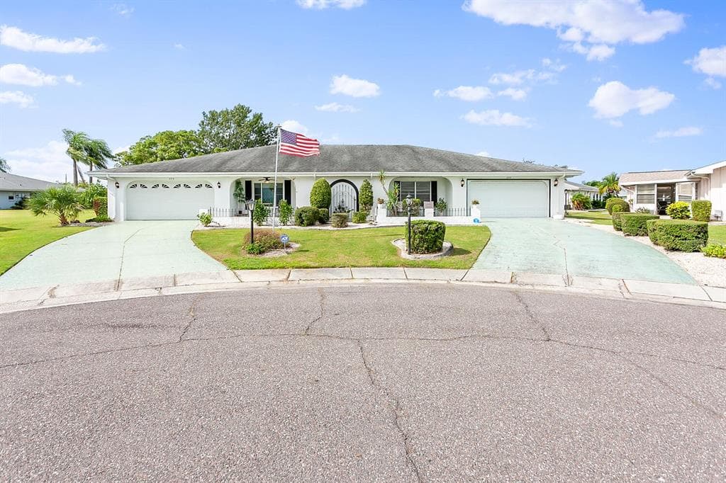 206 CACTUSFLOWER LANE SUN CITY CENTER, FL 33573